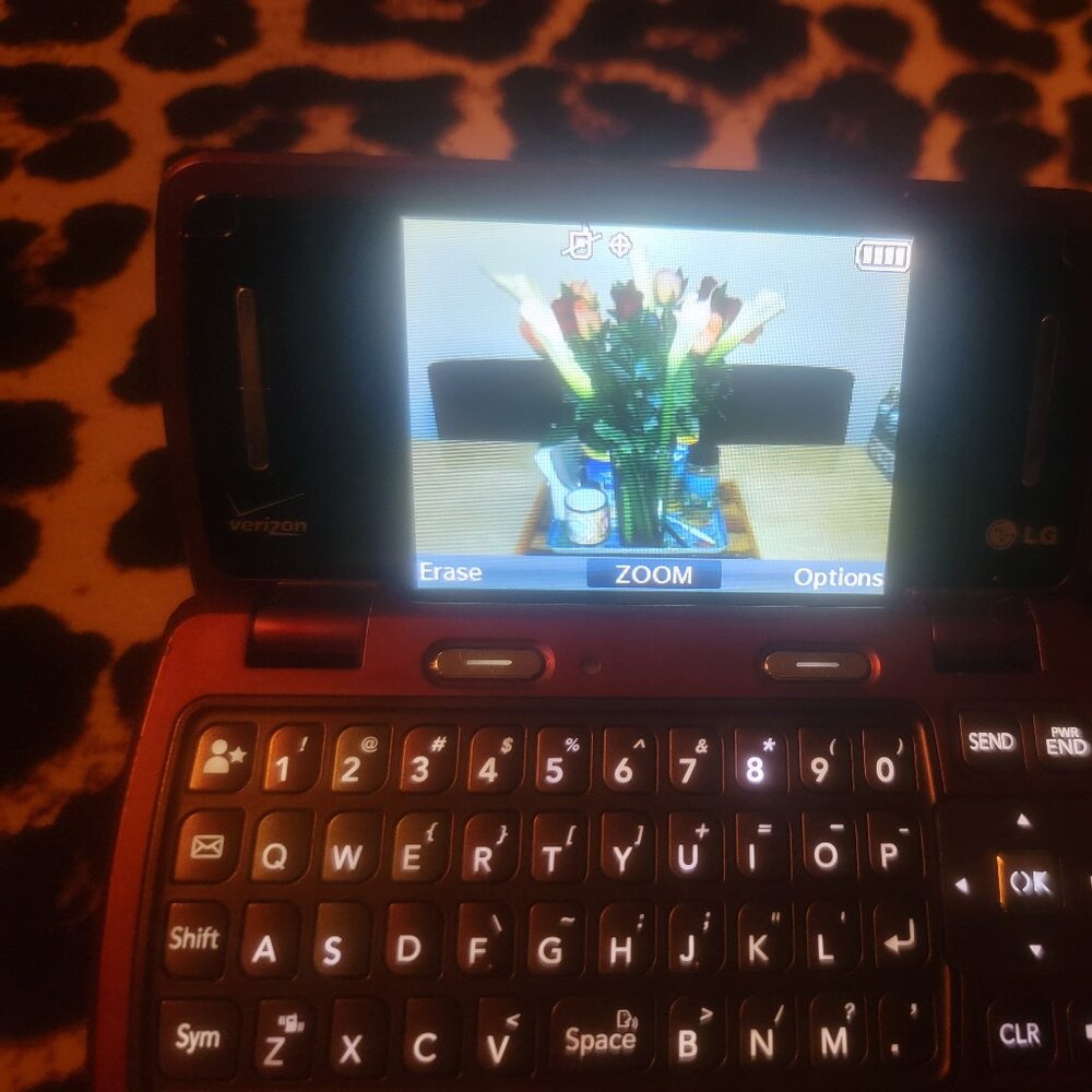 Cell phone - Picture 4 of 5